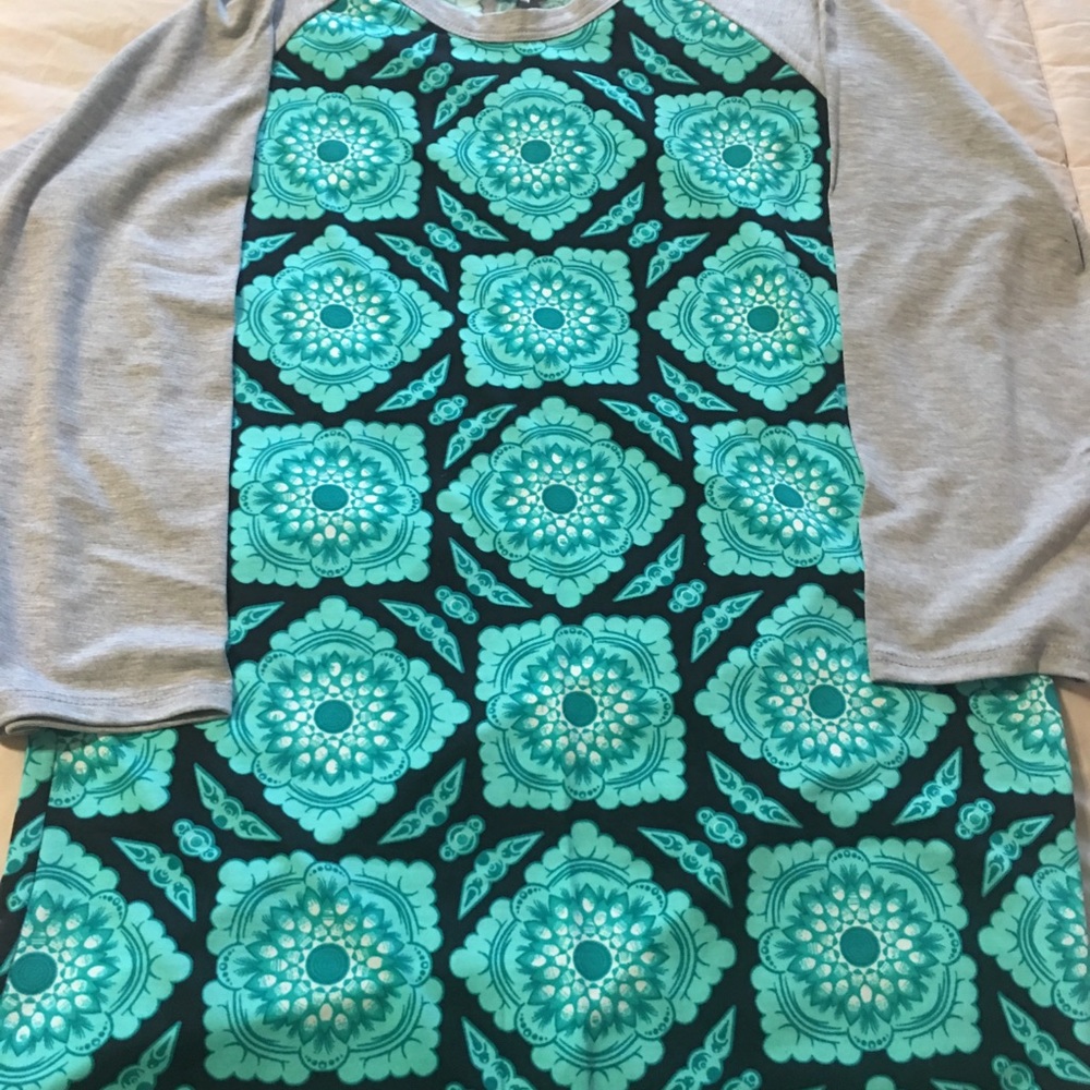 LuLa Roe Randy Tee